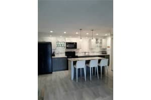 3239 S Beneva Rd, Sarasota, FL 34232, Sold 05/17/22