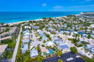 7 PALM HARBOR DR, HOLMES BEACH, FL 34217 Sold 07/09/23