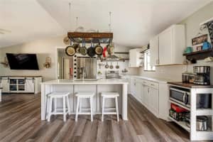 3611 75 Dr E, Sarasota, FL 34243, Sold 05/24/22