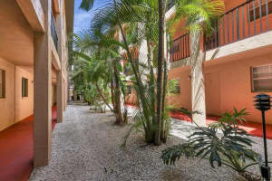 3700 S Osprey Ave, Sarasota, FL 34239, Sold 05/13/22