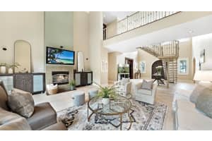 5215 Siesta Cove Dr, Siesta Key, FL 34242, Sold 06/03/22