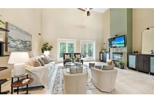 5215 Siesta Cove Dr, Siesta Key, FL 34242, Sold 06/03/22