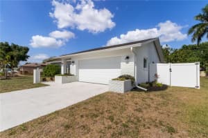 1844 Woodhaven Cir, Sarasota, FL 34232, Sold 05/19/22