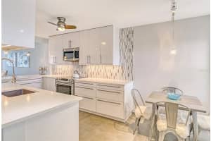 20 Whispering Sands Dr, Siesta Key, FL 34242, Sold 06/06/22