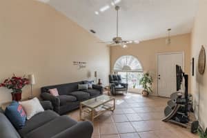 5863 Covington Way, Sarasota, FL 34232, Sold 05/27/22