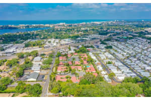 2215 PUEBLO LN #V-27, SARASOTA, FL 34231 Sold 11/14/22