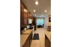 8110 Villa Grande Ct, Sarasota, FL 34243, Sold 07/08/22