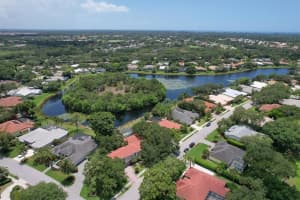 8551 Woodbriar Dr, Sarasota, FL 34238, Sold 06/16/22