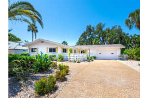 814 PARADISE WAY, SARASOTA, FL 34242 Sold 07/21/22