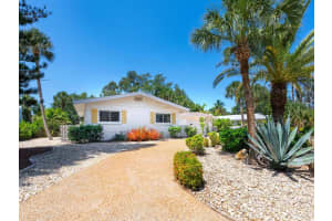 814 PARADISE WAY, SARASOTA, FL 34242 Sold 07/21/22