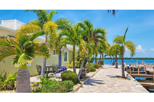 104 TWIN SHORES BOULEVARD, LONGBOAT KEY, FL 34228 Sold 05/01/24