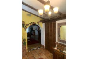 268 ISLAND CIR, SARASOTA, FL 34242 Sold 04/17/23