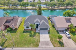 702 49th St E, Bradenton, FL 34208, Sold 07/05/22