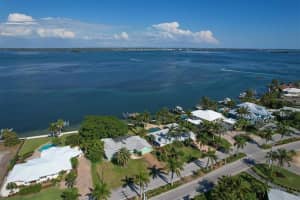 619 KEY ROYALE DR, HOLMES BEACH, FL 34217 Sold 08/01/22