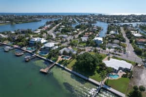 619 KEY ROYALE DR, HOLMES BEACH, FL 34217 Sold 08/01/22