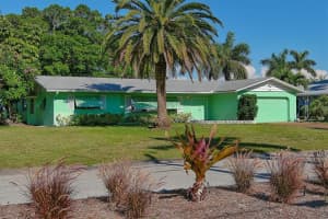 619 KEY ROYALE DR, HOLMES BEACH, FL 34217 Sold 08/01/22