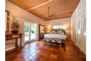 560 BROADWAY ST, LONGBOAT KEY, FL 34228 Sold 07/25/22