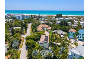 497 Island Cir, Siesta Key, FL 34242, Sold 07/08/22