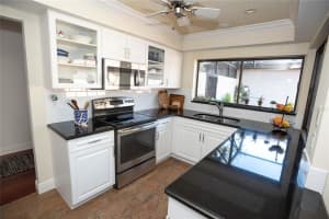 3924 GLEN OAKS MANOR DR, SARASOTA, FL 34232 Sold 08/31/22