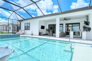 8052 GRANDE SHORES DR, SARASOTA, FL 34240 Sold 08/29/22
