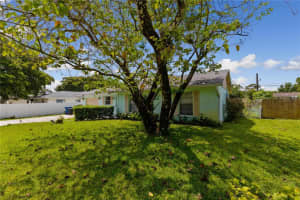 3866 SAN LUIS DR, SARASOTA, FL 34235 Sold 09/20/22
