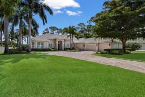 892 MACEWEN DR, OSPREY, FL 34229 Sold 10/04/22