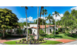 319 BIRD KEY DR, SARASOTA, FL 34236 Sold 09/19/22