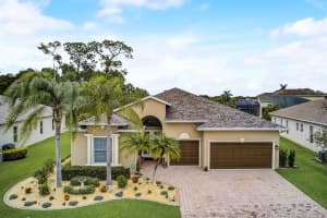 6615 37TH ST E, SARASOTA, FL 34243 Sold 07/19/22
