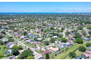 3845 Easton St, Sarasota, FL 34238, Sold 06/29/22