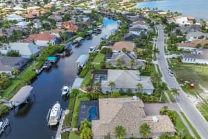 677 REGATTA WAY, BRADENTON, FL 34208 Sold 10/03/22