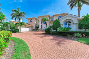 699 KEY ROYALE DRIVE, HOLMES BEACH, FL 34217 Sold 12/11/23