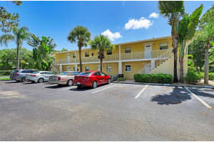 912 LA COSTA CIR #1, SARASOTA, FL 34237 Sold 05/10/23