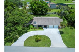 1813 PAR PL, SARASOTA, FL 34240 Sold 08/09/22
