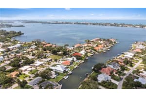 1847 SOUTHPOINTE DR, SARASOTA, FL 34231 Sold 08/25/22