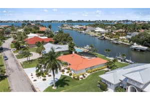 1847 SOUTHPOINTE DR, SARASOTA, FL 34231 Sold 08/25/22