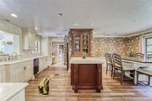 2660 57TH ST, SARASOTA, FL 34243 Sold 05/03/23