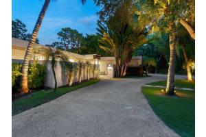 7323 PINE NEEDLE RD, SARASOTA, FL 34242 Sold 04/28/23