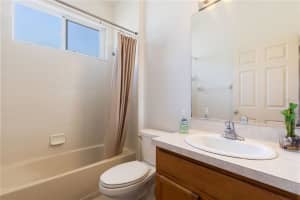 5649 OAKSHIRE AVE, SARASOTA, FL 34233 Sold 10/21/22