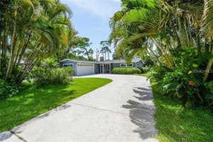 711 WHITFIELD AVE, SARASOTA, FL 34243 Sold 08/11/22