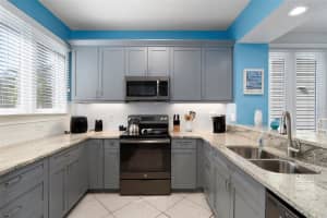 505 FOREST WAY #6, LONGBOAT KEY, FL 34228 Sold 07/11/22