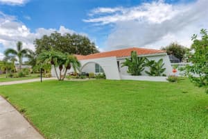 6635 EASTON DR, SARASOTA, FL 34238 Sold 11/18/22