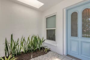 5438 DOMINICA CIR, SARASOTA, FL 34233 Sold 09/16/22