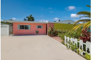 445 63RD ST, HOLMES BEACH, FL 34217 Sold 08/30/22