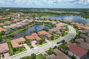 5609 CLOVERLEAF RUN, LAKEWOOD RANCH, FL 34211 Sold 08/31/22