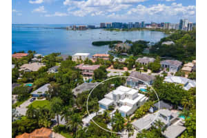 1393 HARBOR DR, SARASOTA, FL 34239 Sold 03/16/23