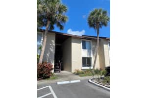 2733 HIDDEN LAKE BLVD #B, SARASOTA, FL 34237 Sold 10/03/22