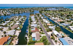 618 DUNDEE LN, HOLMES BEACH, FL 34217 Sold 10/28/22