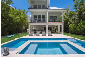 6925 Longboat Dr S, Longboat Key, FL 34228, Sold 10/17/22