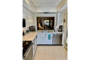 2656 Woodgate Ln, Sarasota, FL 34231, Sold 08/29/22