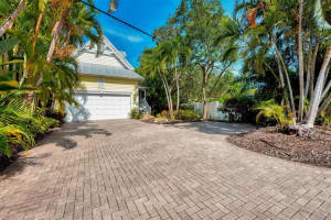 3810 Flamingo Ave, Siesta Key, FL 34242, Sold 03/31/23